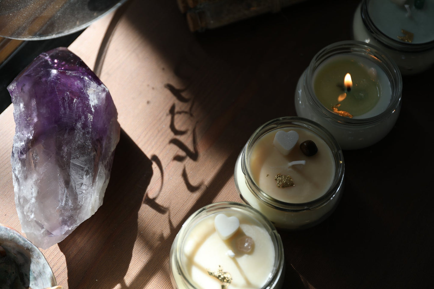 The Vibrational Remedy Candle No.7 { Unconditional love }  | Grapefruit + Rose quartz | ה.ה.ע